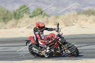 media/Dec-01-2025-Moto Forza (Mon) [[2daa91e15f]]/3-Beginner Group/Session 4 Turn 9/